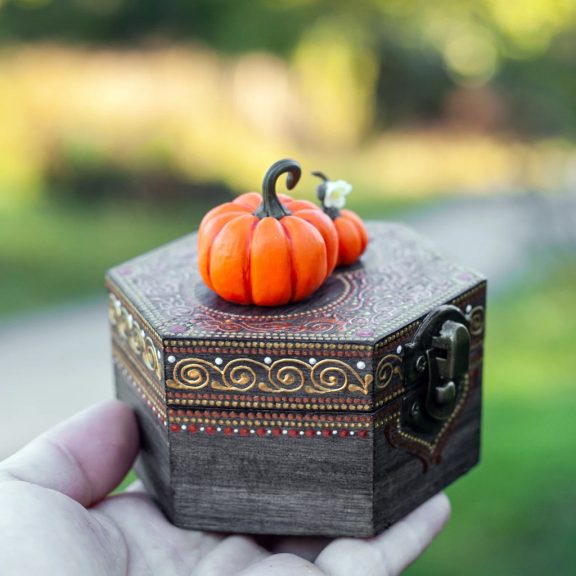 Fa doboz hatszög alapú